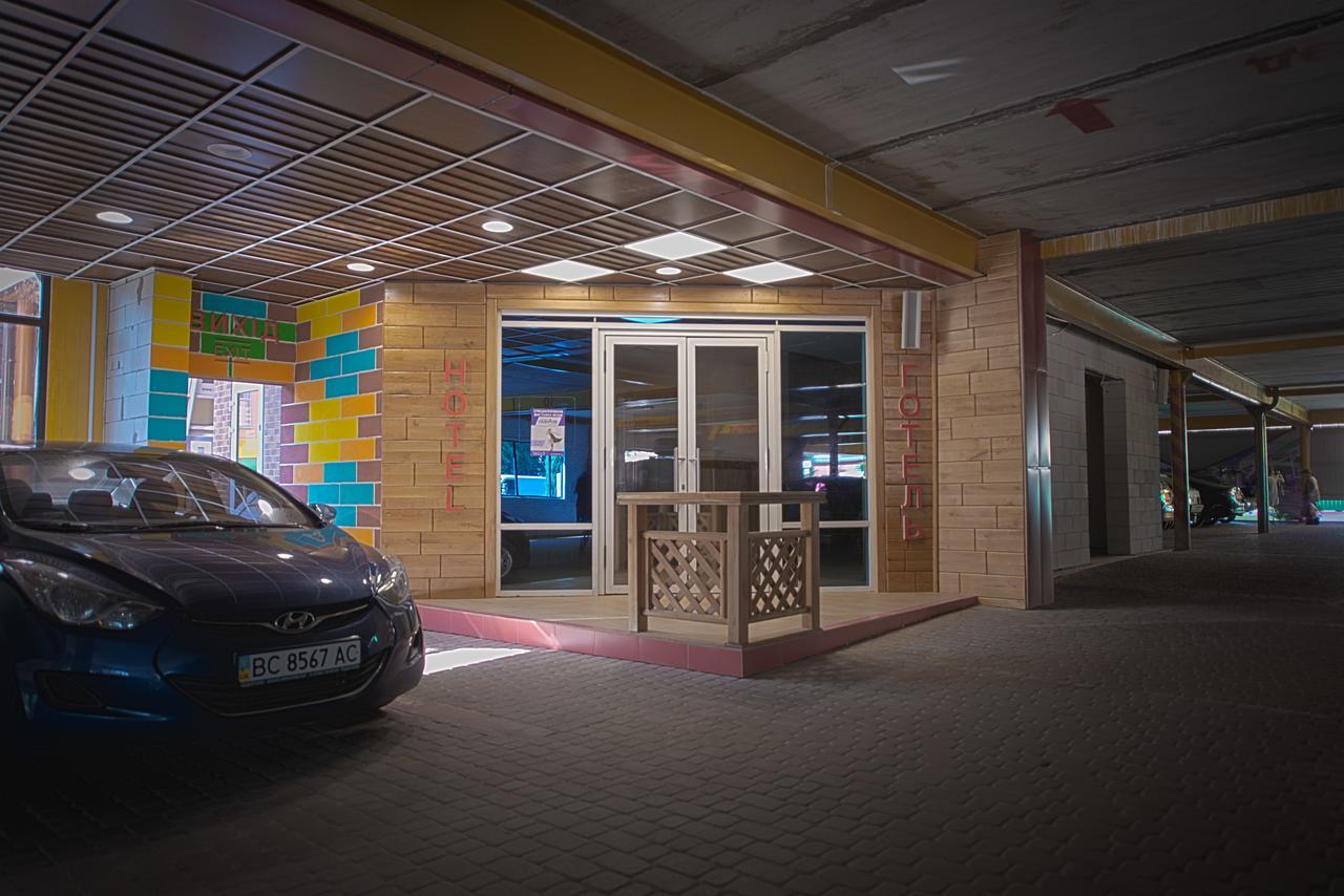 Advenus Hotel Lviv Exterior photo